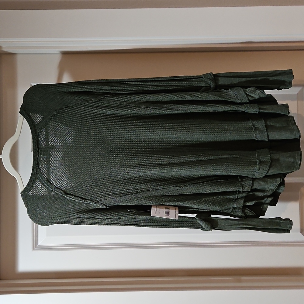Free People Laguna Tee Thermal Long Sleeve Thumbholes Hi Lo Hem Army Green S NWT - Picture 6 of 14